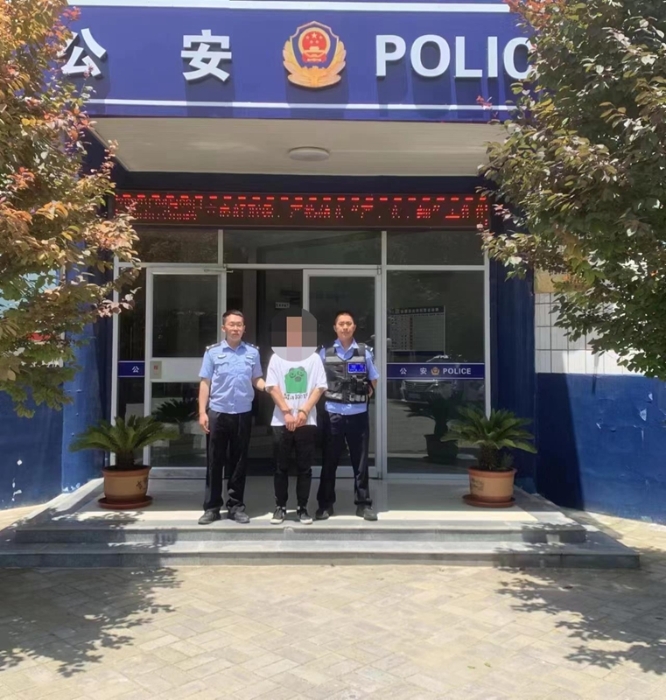 蒲城公安抓获一名网上逃犯。