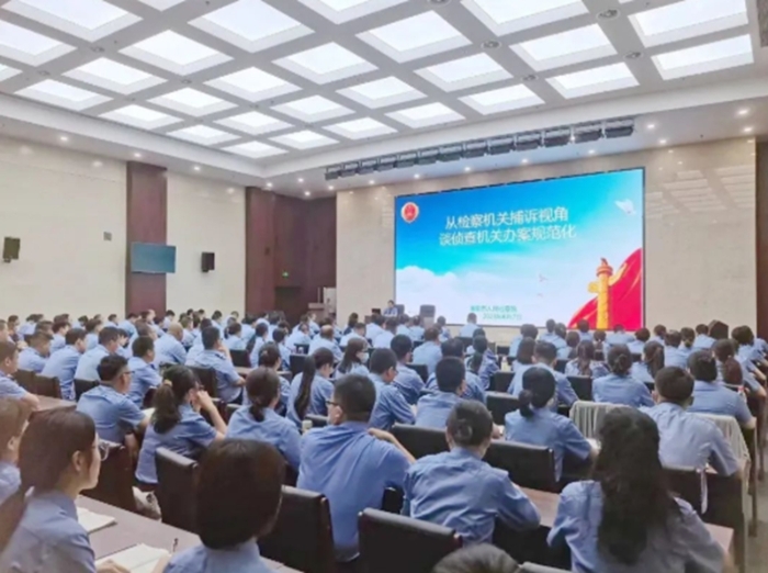 渭南市人民检察院联合市公安局在富平干部学院开展了首期检警同堂培训。