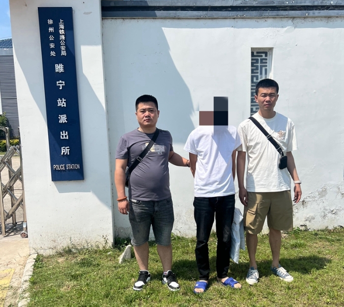 澄城公安在江蘇省宿遷市抓犯罪嫌疑人孫某。