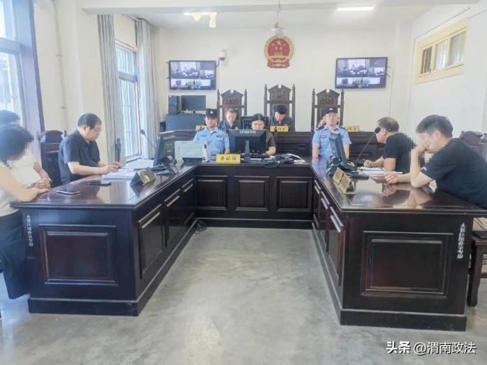 大荔县人民法院党组书记、院长邓维强担任审判长，公开开庭审理一起装饰装修合同纠纷案件.