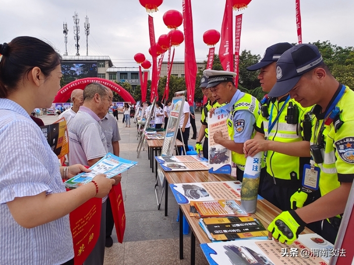 大荔公安交警積極開展“安全生產月”集中宣傳活動。