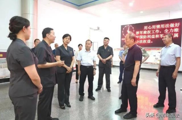 省雙擁工作領導小組檢查驗收渭南中院省級雙擁模范單位創建工作情況。