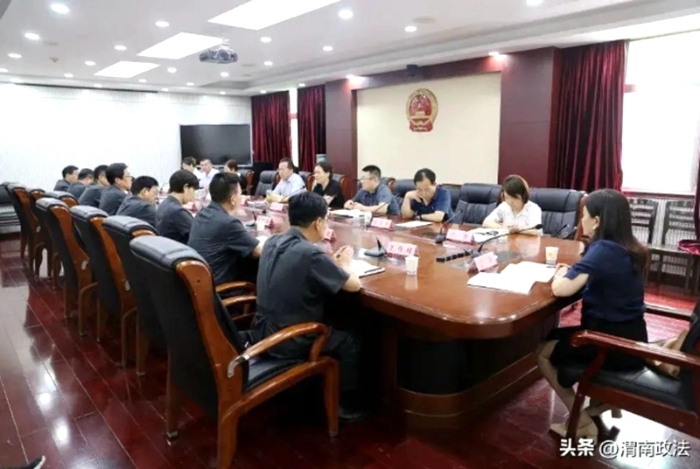 渭南市人大常委会调研市中院副院长王玉琦履职情况。