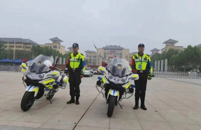 富平交警全警出动，为中考“保驾护航”。