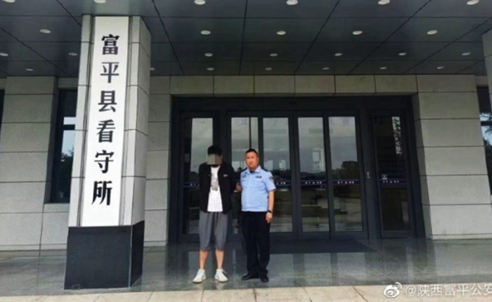 富平民警真情规劝，逃犯投案自首。