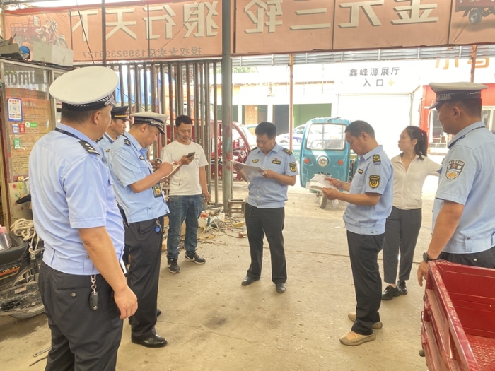大荔多部门联合开展货车、三轮、四轮低速电动车非法改装专项整治活动。