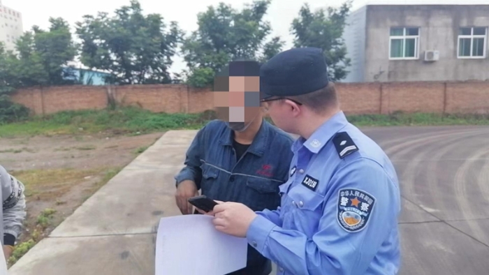 聋哑人士遭遇诈骗，10多万正在转账操作，手语助力民警静音反诈劝阻。