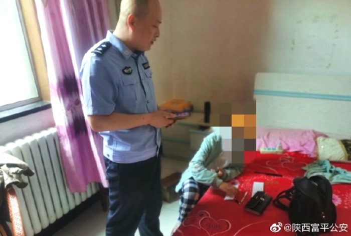 女子遭遇冒充“公检法”诈骗，民警及时劝阻止损。