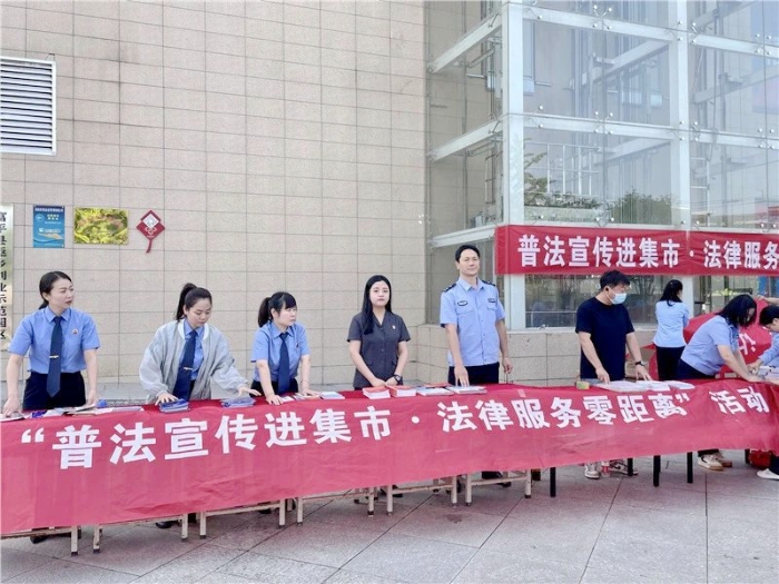 富平法院庄里法庭走进庄里街道集会集中开展普法宣传活动。
