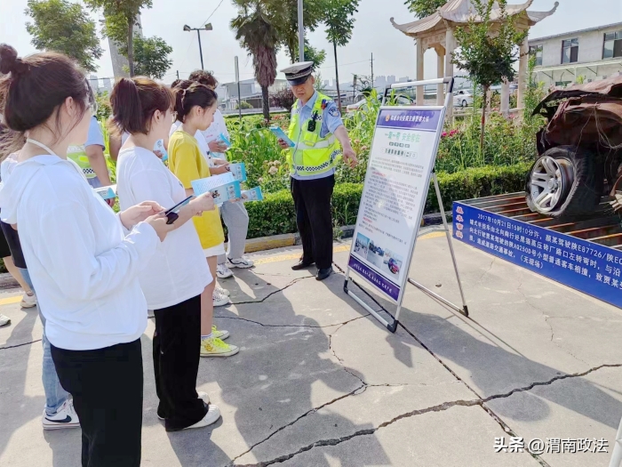 韩城公安交警进驾校开展交通安全宣传.