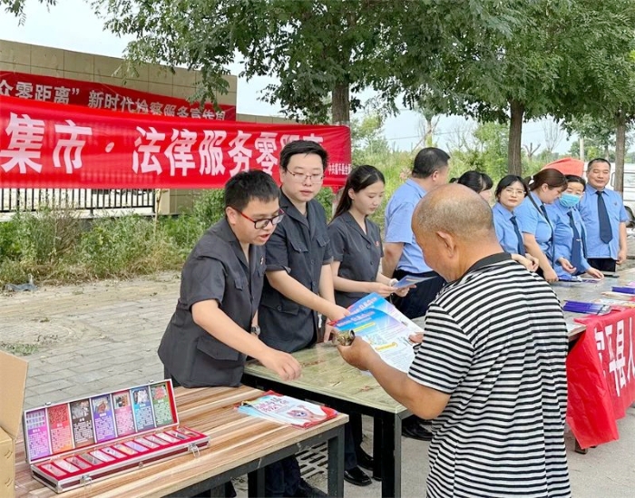 富平法院刘集法庭到刘集镇街道开展普法宣传活动。