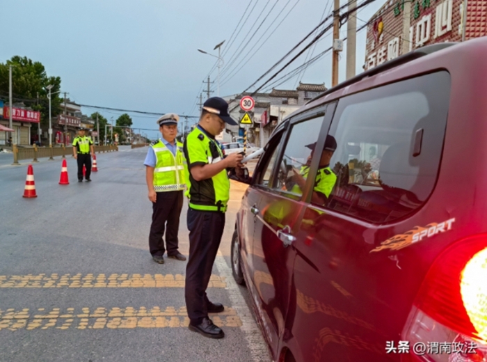 大荔公安交警持續開展黎明行動，全力守護道路安全暢通。