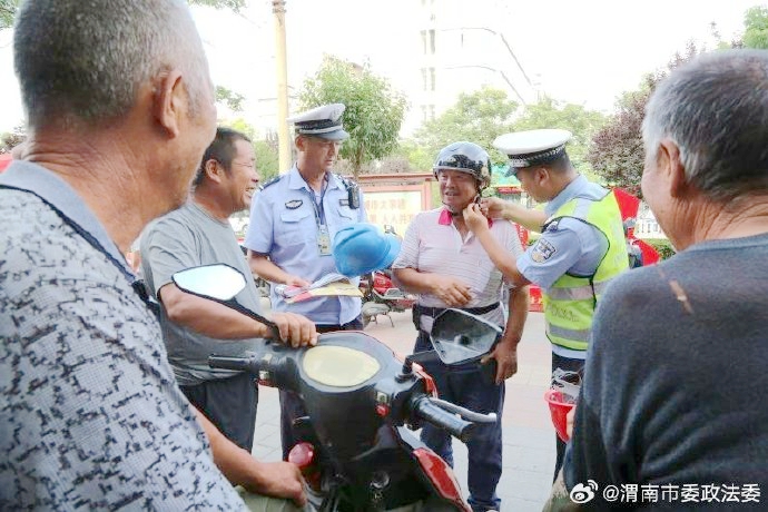 潼关交警：持续开展交通安全“马路学堂”.