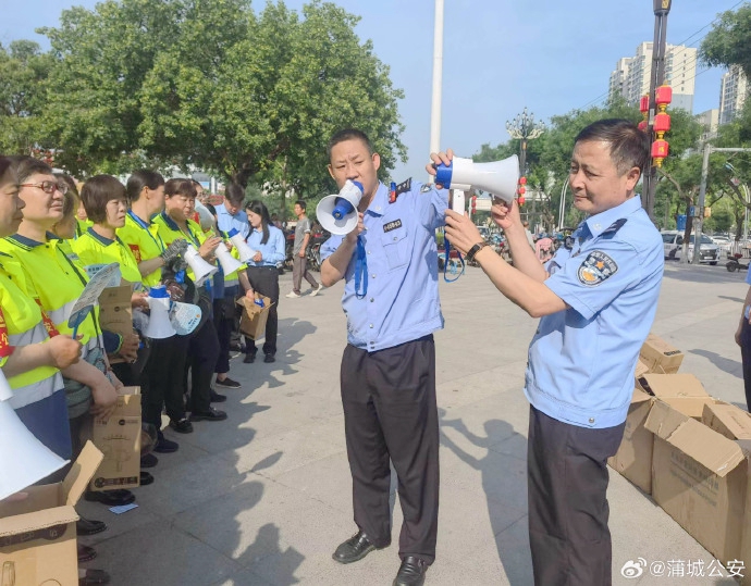 蒲城公安重泉路派出所积极开展“宣贯反诈法 全民在行动”百日宣防活动。