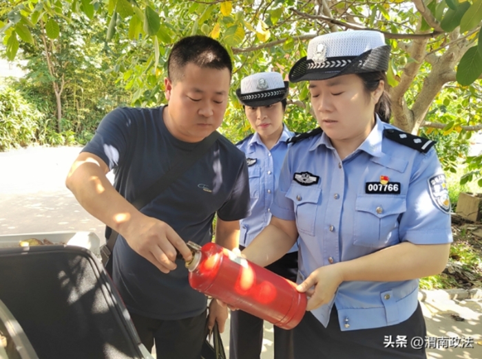 華州交管大隊聯合區交運局開展駕培機構夏季安全檢查。