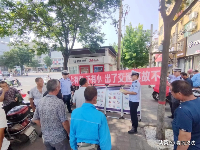 潼洛交警开展“进城务工人员”交通安全宣传活动.
