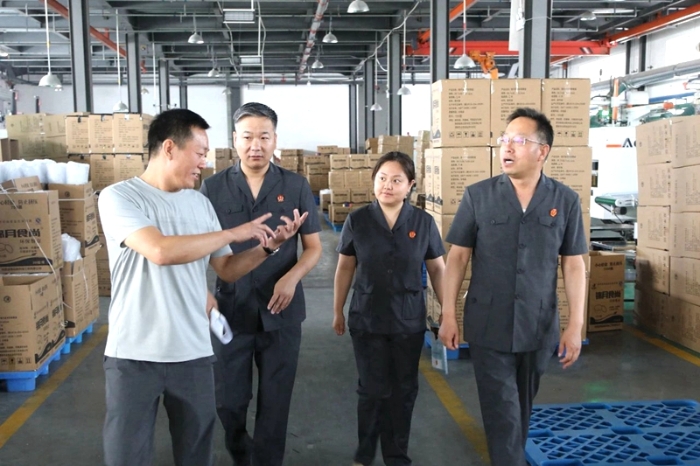 合陽法院送法進企解難題。