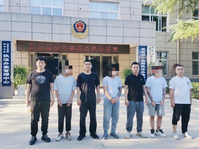 临渭公安解放路派出所成功破获一起盗窃手机门店案。
