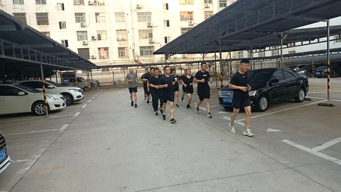 蒲城法院司法警察大隊拉開夏季訓練序幕。