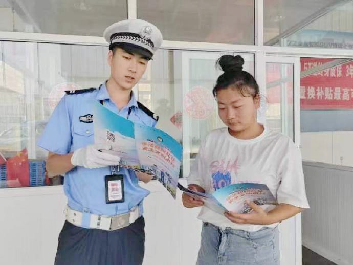 【华州交警走进客运企业开展宣传活动.