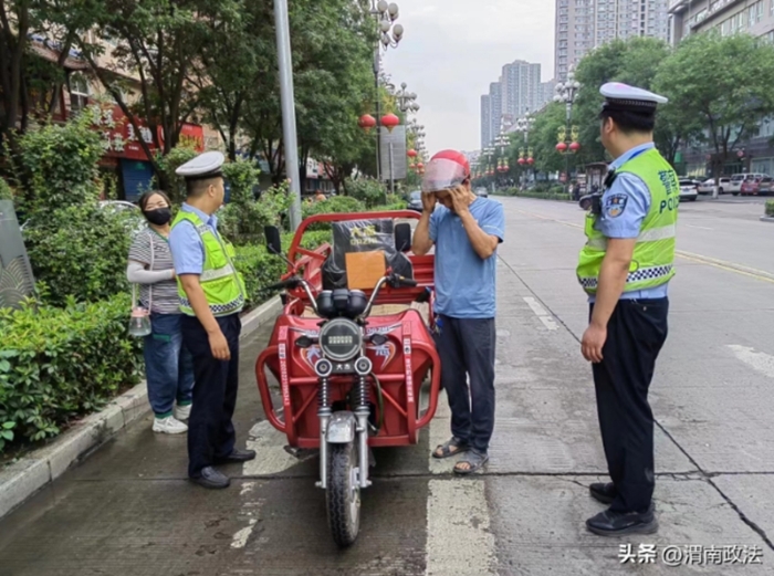 7月28日至30日，韩城市公安局交警大队扎实开展周末专项统一行动。