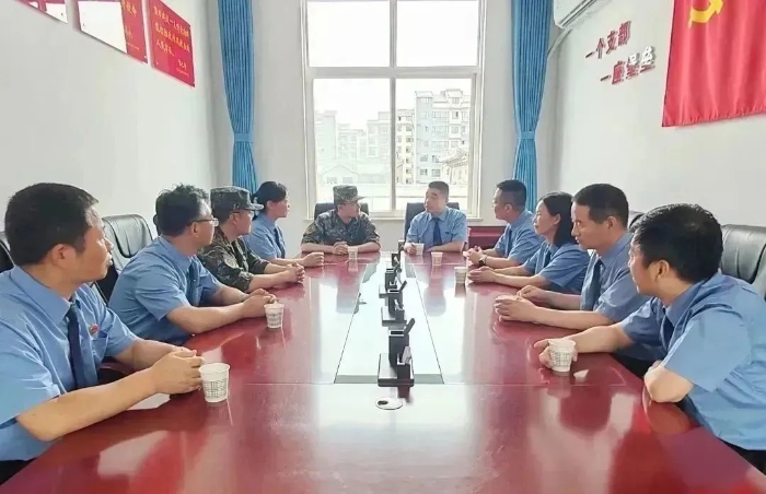 合阳县人民检察院前往驻合武警中队看望慰问全体武警官兵。