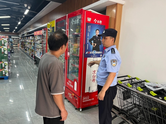 澄城公安深入辖区开展防诈骗宣传活动。