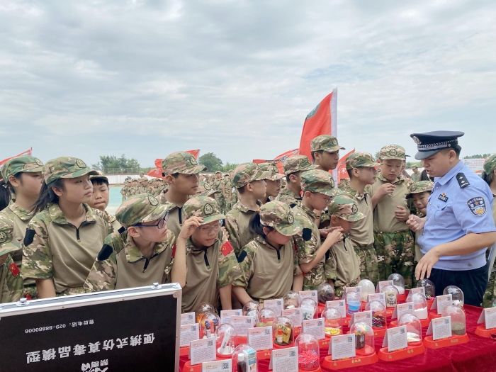 澄城公安走进国防教育基地开展禁毒宣传教育活动。