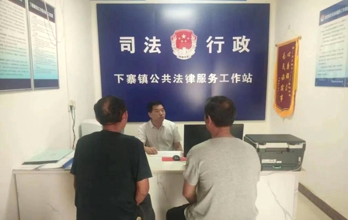 大荔县司法局下寨司法所开展村（居）法律顾问法律服务活动。