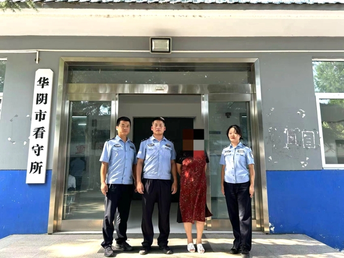 华阴公安城关派出所抓获一名网上逃犯。