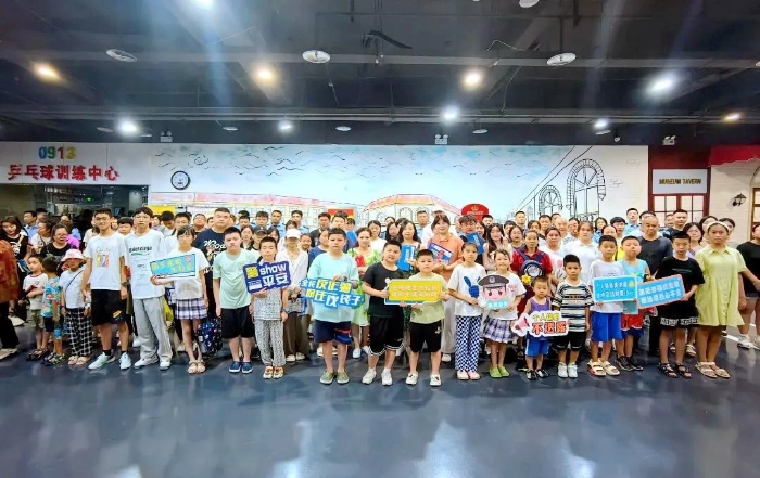临渭公安开展“反诈宣传进影院”活动。