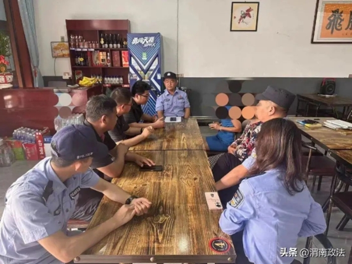 近日，刘集法庭同镇综治办、派出所、司法所就一起矛盾纠纷进行联动化解。