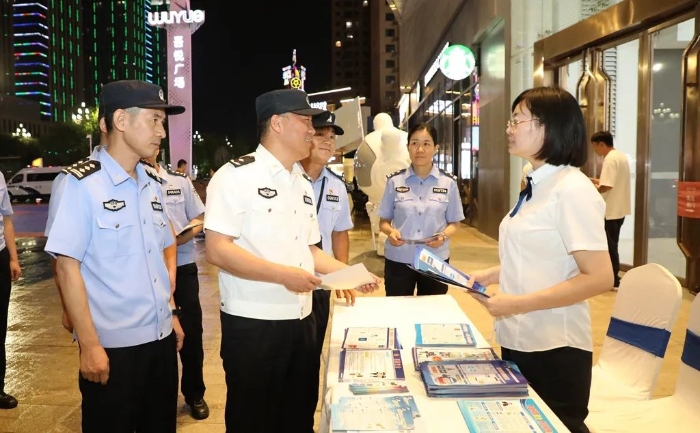 副市长、市公安局党委书记、局长魏重光赴临渭区督导检查并慰问一线民辅警。