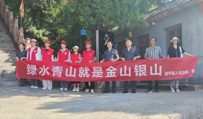 富平法院与富平县生态环境局共同开展生态环境保护普法宣传。