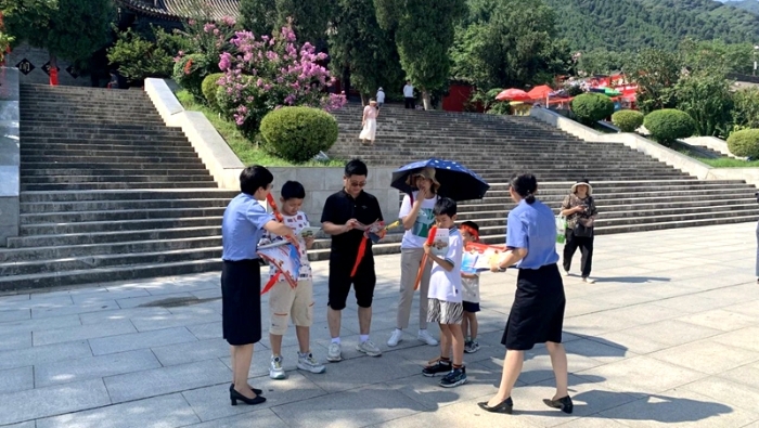 华阴法检两院联合开展生态主题法治宣传。