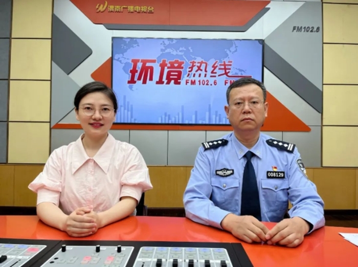 8月17日上午10點，渭南市公安局治安支隊副支隊長張永平做客《環境熱線》。