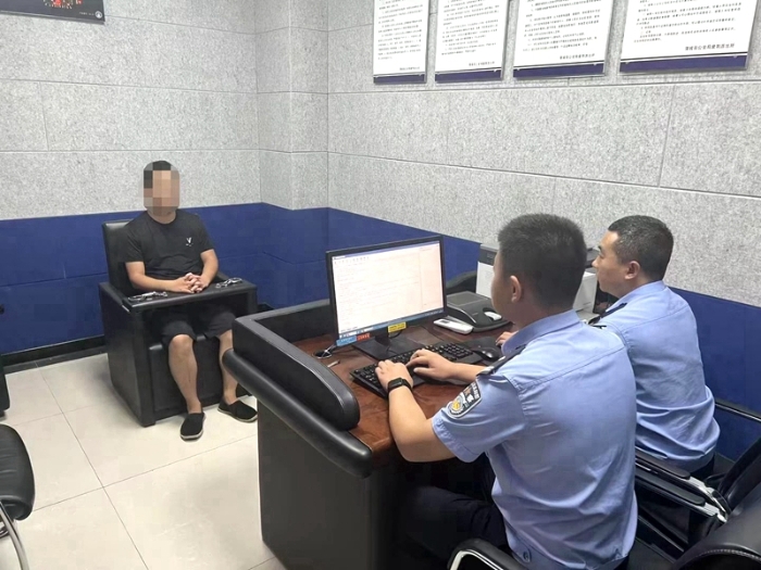 一男子在抖音上公然侮辱他人被行拘。
