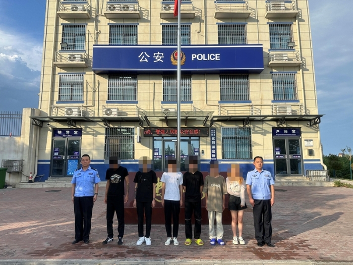 拉車門盜竊現金18900元，6名嫌疑人被蒲城警方抓獲。