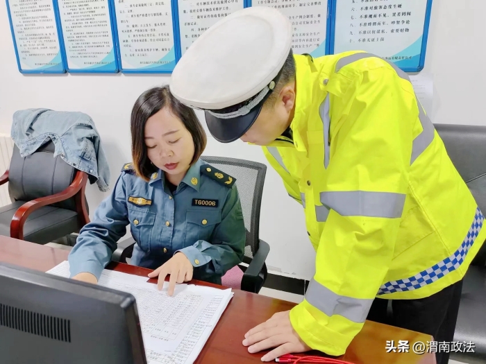 潼关交警深入客运企业对公司安全负责人普及法律法规。.webp