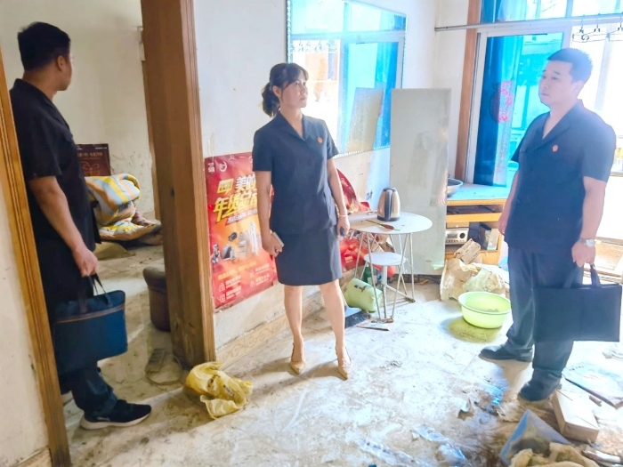 临渭法院执行局在辖区开展 “东秦锐士·2023”集中执行专项腾房行动。