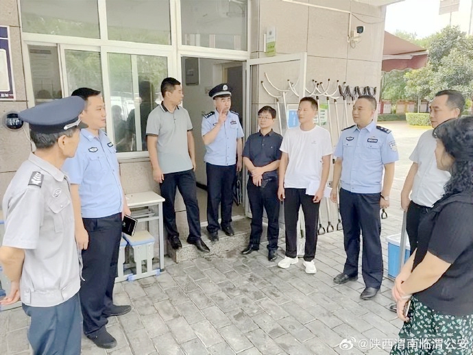临渭公安治安大队深入学校开展“护校安园”专项检查工作。