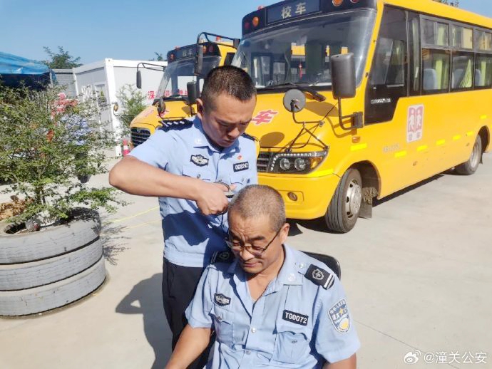 潼关县禁毒办联合县交通运输局对全县校车驾驶人员集中进行“毒驾”检测.