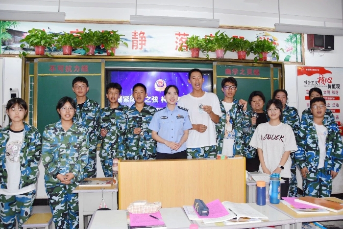 合阳公安启动“法润学子 护航青春”新学年安防宣讲活动。