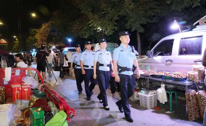 临渭公安分局开展全国公安机关第三次夏夜治安巡查宣防集中统一行动。