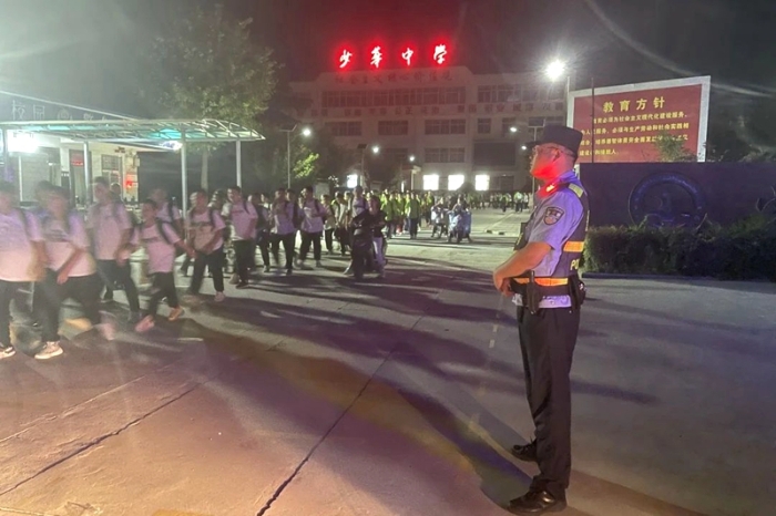 华州分局巡特警大队紧密结合学校及周边治安环境实际，扎实推进“护校安园”工作。