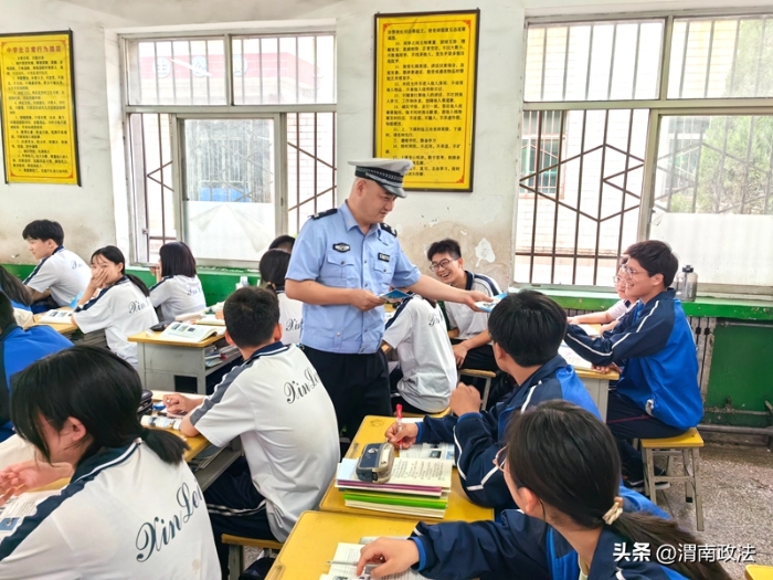 9月11日，韩城市公安局交警大队龙门中队宣传民警走进辖区龙门镇新蕾中学开展交通安全主题宣传活动。