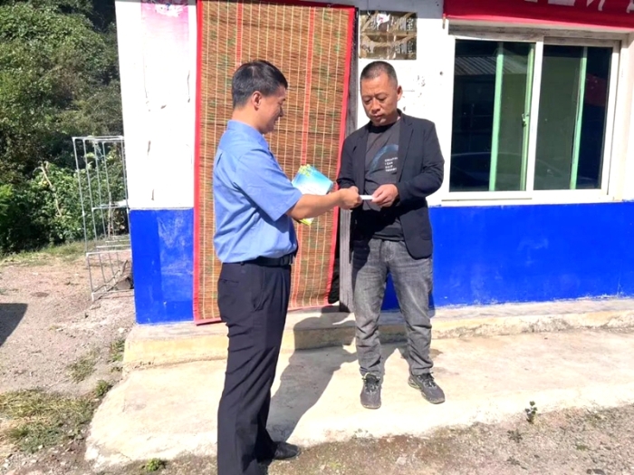 潼关县人民检察院开展秦岭生态环境保护宣传活动。