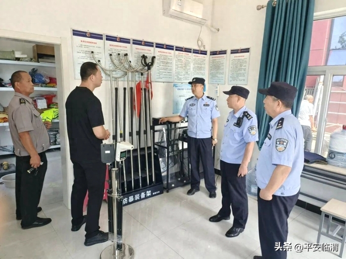 9月13日，联合检查组来到杜桥中学开展校园安全检查工作。