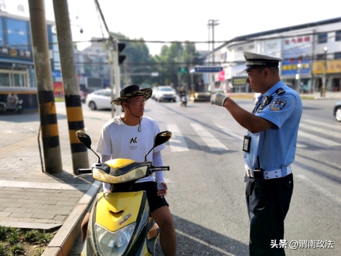华州交警常态化开展交通秩序整治行动。