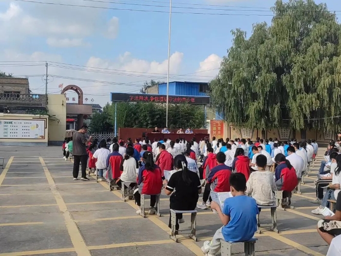 潼关县司法局赵庄司法所走进学校开展法治宣传。